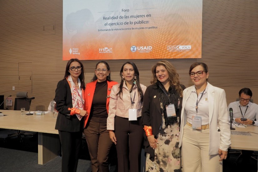 Evento participación política de las mujeres con la Comisión Legal para la Equidad de la Mujer (CLEM)